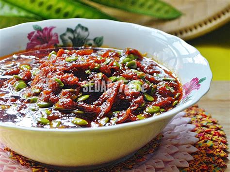 Berbentuk seperti mata pedang dengan mata petai besar sepanjang +2cm. Resipi Jeruk Petai - Resepi Bergambar