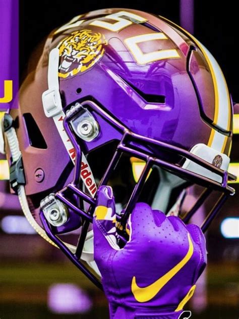 LSU Tigers Speedflex | Nfl football wallpaper, Nfl football helmets