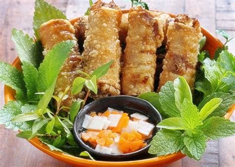 Sup khas indonesia satu ini terbuat dari campuran kaki kambing dan aneka jeroan yang disiram kuah. Makanan Khas Negara di Asia Tenggara
