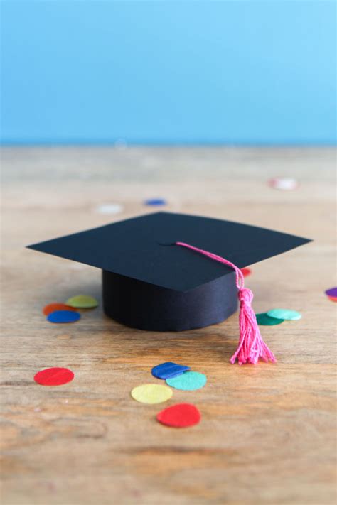 I've recently fallen in love with cricut party foil and decided to create the cap's tassel with a touch of sparkle. Graduation Cap Gift Boxes DIY