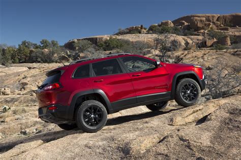 2014 Jeep Cherokee Flaunts Its New Contemporary Curves Autoblog