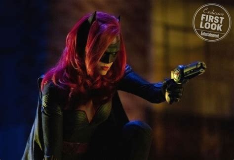 first look at ruby rose s batwoman in new arrowverse crossover revealed