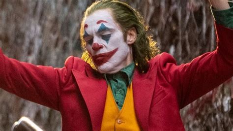 Joaquin phoenix gives a performance worthy of an oscar as a terrifying version of batman's greatest foe, the joker. Joker: Joaquin Phoenix didn't reference Heath Ledger