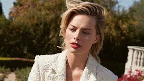 Margot Robbie Says She Hates The Word Bombshell People News Zee News