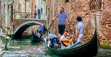 Венеция 30 минутная прогулка на гондоле по Большому каналу с серенадой