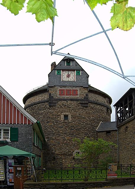 Das haus wurde im jahr 1970 ins leben gerufen, um der vielfältigen kultur der aus den östlichen siedlungsgebieten zugewanderten bürger einen raum zu geben. Gedenstätte des Deutschen Ostens