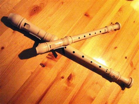 Alat musik melodis adalah alat musik yang bisa membunyikan melodi dalam lagu secara lengkap. Bagi-bagi Ilmu ~: Alat Musik : Recorder