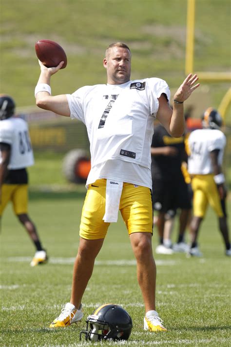 Pittsburgh steelers' ben roethlisberger becomes 9th qb to reach 4,000 completions. Pittsburgh Steelers quarterback Ben Roethlisberger ...