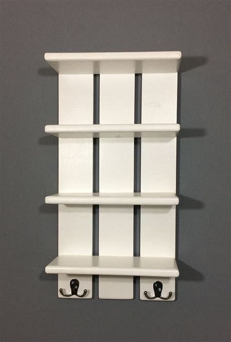 Towel rack punch suitable for hanging and organizing bar stand hanging durable. White coastal towel rack with hooks, bathroom shelf with ...