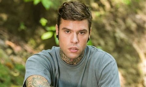 Fedez Denuncia Parcheggiatore Abusivo Multa E Denuncia Per Un 60enne