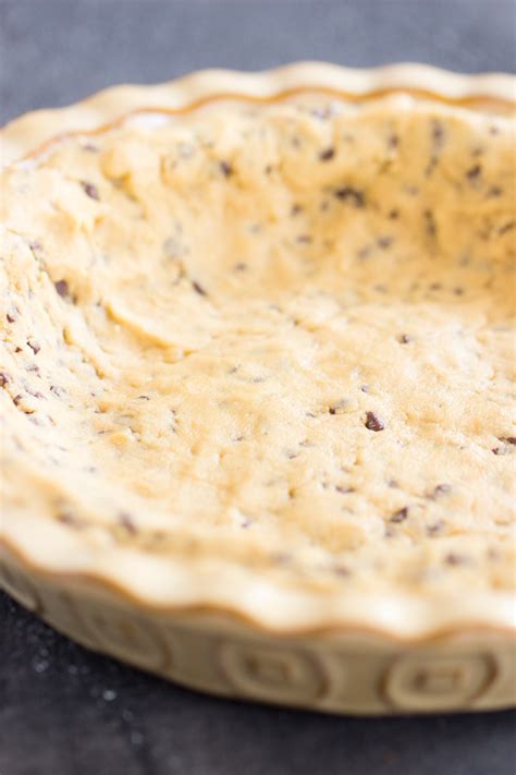I love a tender, flaky crust that is just barely the problem with most modern day pie crust recipes is that they call for shortening. Chocolate Chip Cookie Pie Crust • The Gold Lining Girl