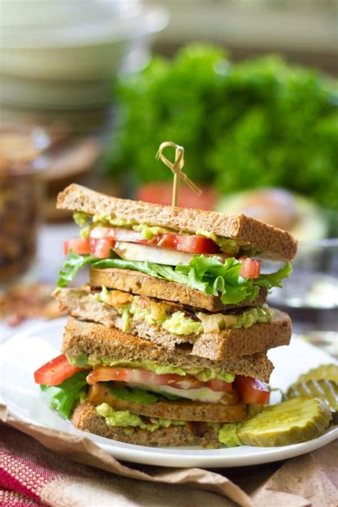 Come preparare il clubhouse sandwich. Vegan Club Sandwiches From OhMyVeggies.com