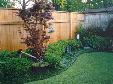 Spectacular Backyard Landscaping Ideas Along Fence Depending On The