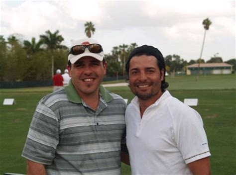 Pancho barraza reveló que no se mete en los problemas que hay entre los hermanos figueroa. DECISIONES Internacional: Chayanne posa junto a su hermano para Tengolf en Doral