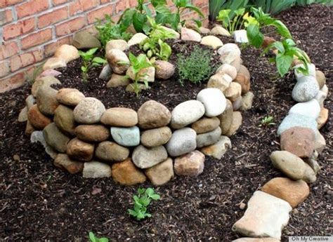 2 comments spring is such a lovely time of year, if you are a keen gardener you will be watching the weather forecast and taking every opportunity to get outside and into the garden to tackle the jobs this season brings! How to Make Your Own Rock Garden