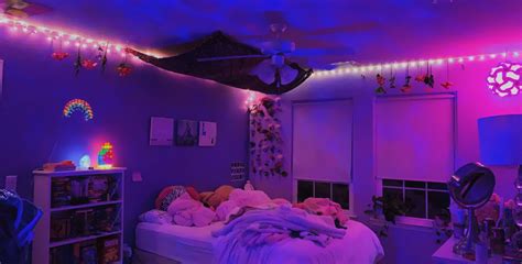 20 Room With Neon Lights