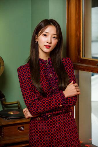 She worked as a flight attendant for two years after graduating from university, before eventually. ASSIAN AGENDA: PYO YE JIN RECIBIÓ DUROS COMENTARIOS POR SU ...