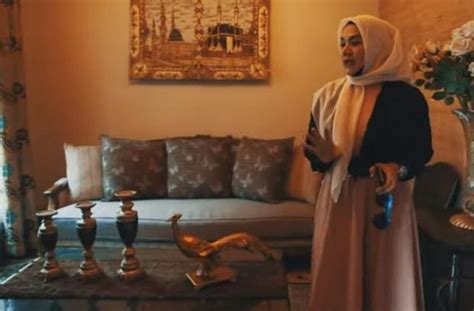Banyak orang menduga alasan utama di balik penjualan rumah ini adalah karena sarita abdul mukti dililit utang besar. Semua Ada Hutangnya, Sarita Abdul Mukti Paparkan Sisa Aset ...