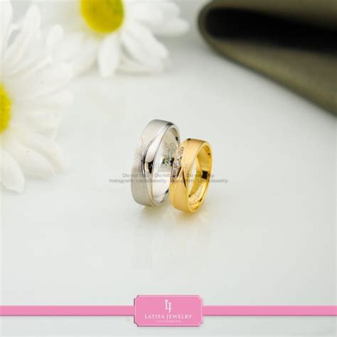 Kita enggak usah ngomong barangnya apa, barang seserahan diminta, cincin tunangan diminta lebih lanjut, tsania marwa berujar sang mantan suami juga meminta cincin tunangan dikembalikan. Model Cincin Nikah Surabaya | CINCINMURAH.COM
