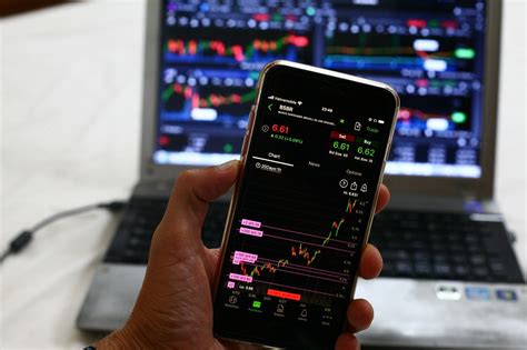Kehadiran aplikasi kencan online seolah menjadi penyelamat bagi beberapa orang yang masih jomblo dan mungkin merasa sulit untuk mencari pasangan. Aplikasi Saham Terbaik yang Dibutuhkan Investor
