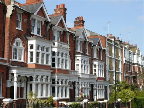 Right at the end of the district line, richmond seems like a different world. Richmond Removals London Storage and Moving Specialist