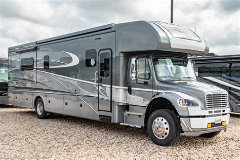 New 2019 Dynamax Corp Dx3 37rb Bath And 12 Super C W King Cab Over Wd