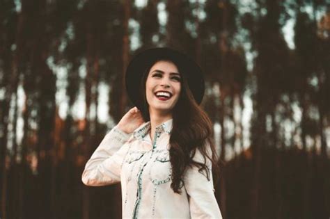 Here are 12 questions you should ask your tinder match before you go on a first date. 10 Questions To Ask on Tinder (Your Matches Will Love These)