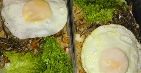 Bahkan untuk menambah cita rasa dan nilai gizi dapat ditambahkan telur, ayam,ikan asin. namakucella: NASI GORENG TELUR MATA- BEKAL HARI AHAD