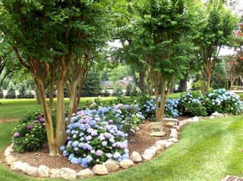 Rustic Flower Beds With Rocks In Front Of House Ideas 49 (With images) | Landscaping around ...