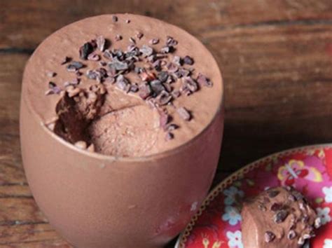 Si tienes una thermomix en tu cocina, toma nota de esta receta, porque vamos a preparar un mousse de chocolate para los que tengan una thermomix en casa y disfruten elaborando con ella todo tipo de postres caseros, con esta receta van a aprender a hacer. Vegan Chocolate Mousse by Jackischuback. A Thermomix ...
