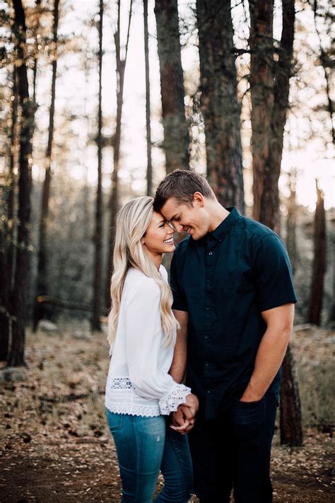 Couples Photography Poses 14 Engagement Photos Fall Couple