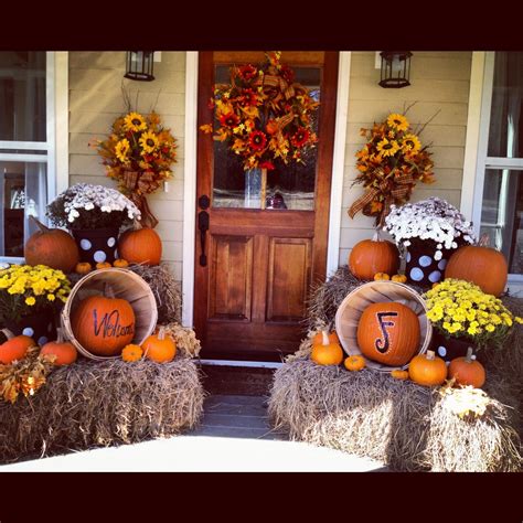 See more ideas about fall porch, fall decor, porch decorating. Love the decorations but really love the front door | Fall ...