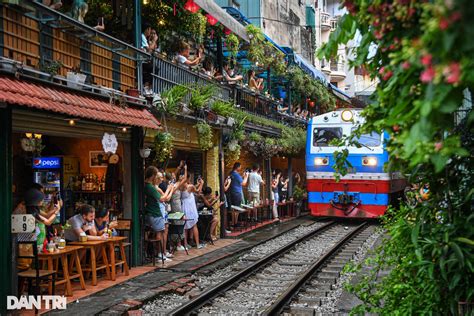 Hanoi’s train street closed again due to safety concerns | DTiNews