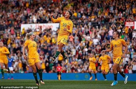 Kerr was born in east fremantle, a suburb of perth, western australia on australia's west coast. Samantha Kerr wins Young Australian of the Year award ...