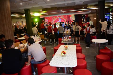 In Photos Inside Jollibees 1000th Store