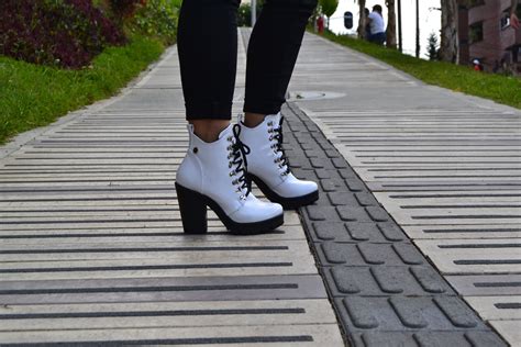 Venta Botines Blancos De Tacon En Stock