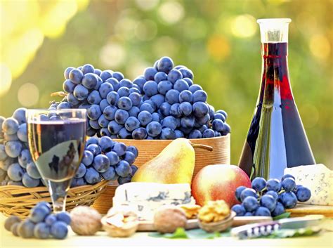 At the most spectacular dinner parties there were even gladiatorial fights or trained lions or leopards to keep the guests entertained as they tucked into their dormice. How to Throw a Roman-Themed Party | Synonym