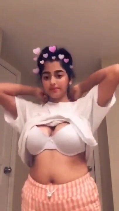 Beautiful Girl Showing Big Boobs Free Hd Porn De Xhamster Xhamster
