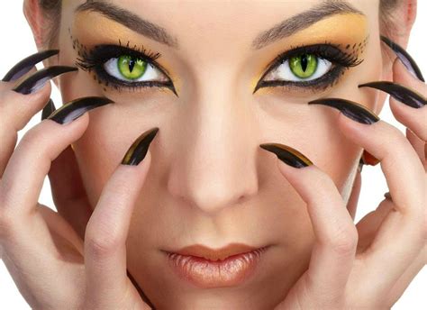 The cat eye contacts are ideal for rave gatherings, extreme outfit & halloween. Pin by Veronica De Luna on Halloween | Cat eye contacts ...