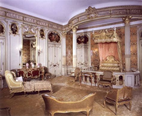 How many bedrooms in biltmore house. Alva Vanderbilt; a millionaire feminists bedroom ...