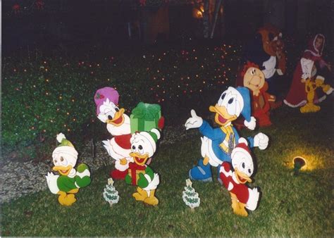 donald duck and family | Christmas yard art, Christmas gift decorations