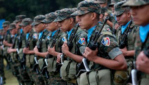 Patria ma guatemala, t no eres mala, son tus hijos quienes se han descarrilado, ofuscando la vida del hermano, con una bala, ante gobiernos que chachalaquean en el estado. Asueto del 30 de junio se correrá un día