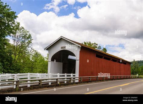 Cottage Grove Oregon United States Currin Covered Bridge Spans The Row