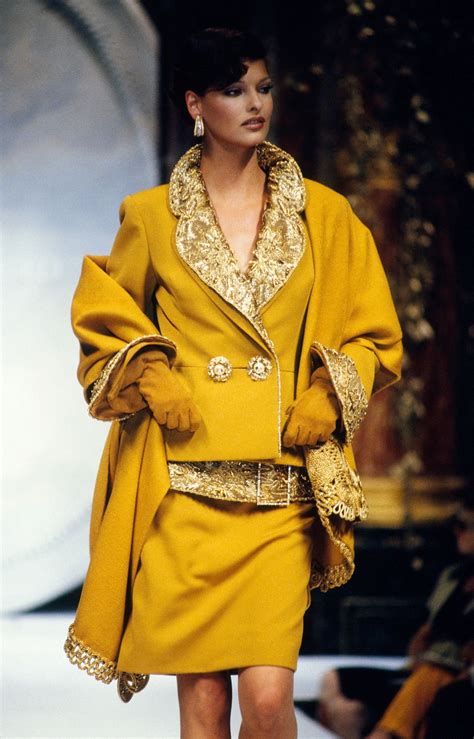 Linda Evangelista For Dior Fw 1992 1993 Fall Fashion Coats Couture