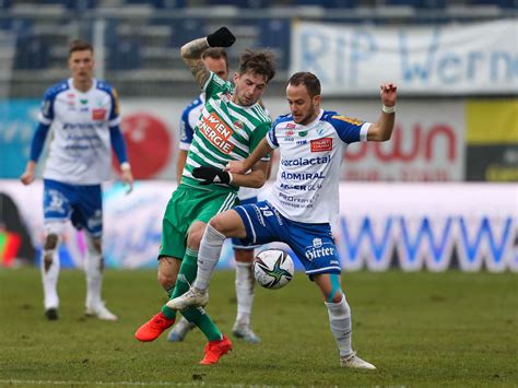 Rapid macht druck, holt einen eckball heraus. Rapid Wien kehrt mit Auswärtssieg gegen Hartberg auf ...