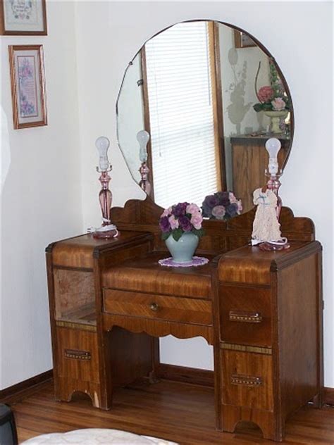 A designated bedroom vanity is a luxurious and functional feature for a home, providing a dedicated space complete with storage and sophistication to apply makeup and get ready for these makeup vanities, located in bedrooms, dressing areas, closets and bathrooms are the epitome of glamour. Thrift Store Junkies: Vintage Vanity Dresser With Mirror