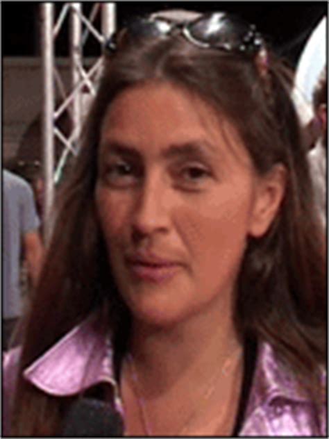 Rona hartner este fiica unui inginer proiectant și a unei economiste. Rona Hartner Actrice, Compositeur roumaine