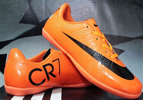 Nike street soccer/futsal 2015 ball line review. Jual Sepatu futsal Nike Mercurial Superfly CR7 Orange di ...