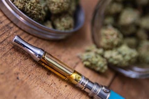 Cbd Vs Thc Differences Benefits And Effects