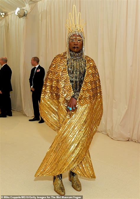 Pose! commands billy porter, as ballroom emcee pray tell, in the opening credits of the fx drama. Met Gala 2019: Pose star Billy Porter arrives in style in ...